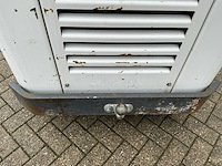 2017 100 knikmops - afbeelding 13 van  20