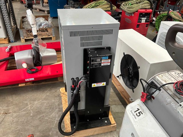 2017 aerovironment / posicharge svs80 tractiebatterijlader - afbeelding 5 van  8
