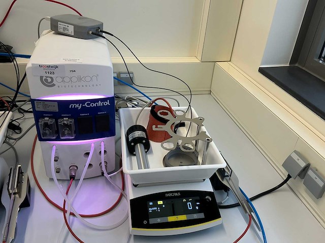 2017 applikon my-control kleinschalige bioreactor - afbeelding 1 van  13