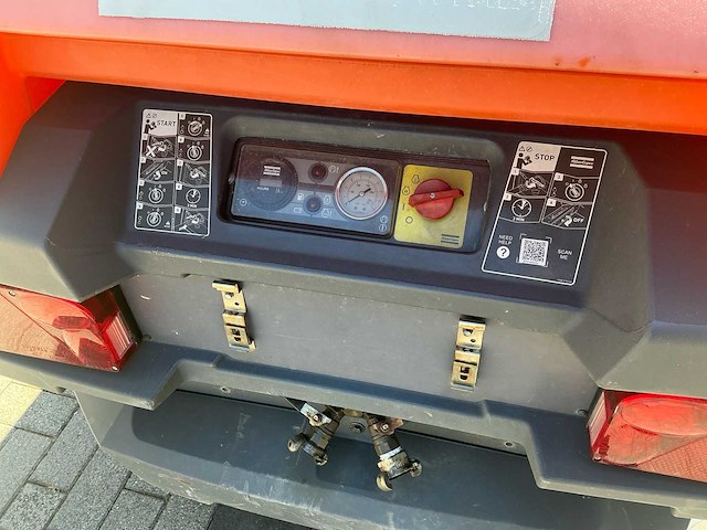 2017 atlas copco xas48 mobile schroefcompressor - afbeelding 13 van  24
