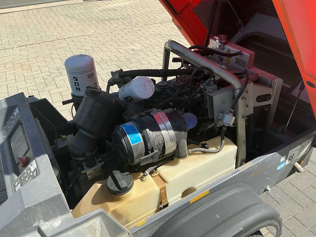 2017 atlas copco xas48 mobile schroefcompressor - afbeelding 18 van  24