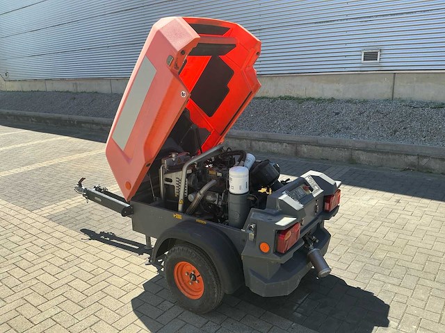 2017 atlas copco xas48 mobile schroefcompressor - afbeelding 8 van  24