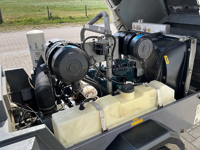2017 atlas copco xas48g mobiele schroefcompressor - afbeelding 12 van  12