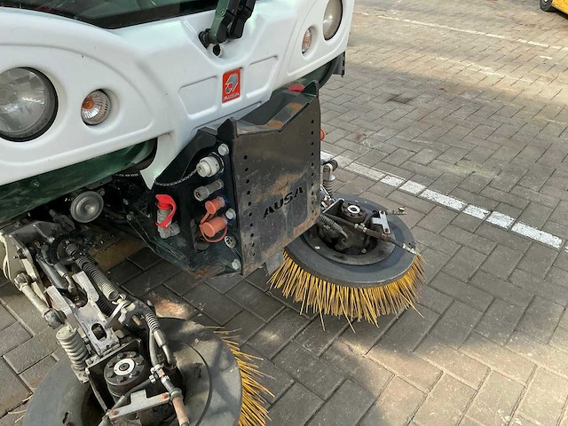 2017 ausa b200h zelfrijdende veegmachine - afbeelding 3 van  13
