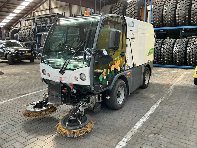2017 ausa b200h zelfrijdende veegmachine - afbeelding 1 van  13