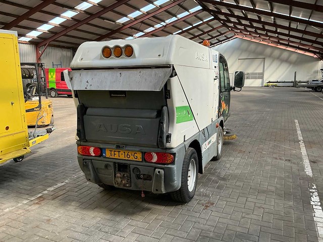 2017 ausa b200h zelfrijdende veegmachine - afbeelding 9 van  13