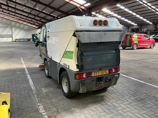 2017 ausa b200h zelfrijdende veegmachine - afbeelding 10 van  13