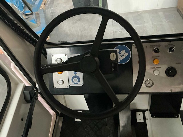 2017 avt grt rescue towing vehicle bergingsvoertuig (tugger) - afbeelding 16 van  45