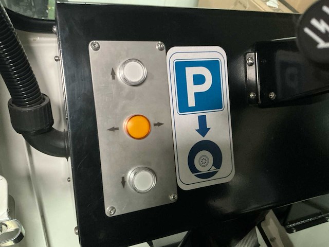 2017 avt grt rescue towing vehicle bergingsvoertuig (tugger) - afbeelding 17 van  45