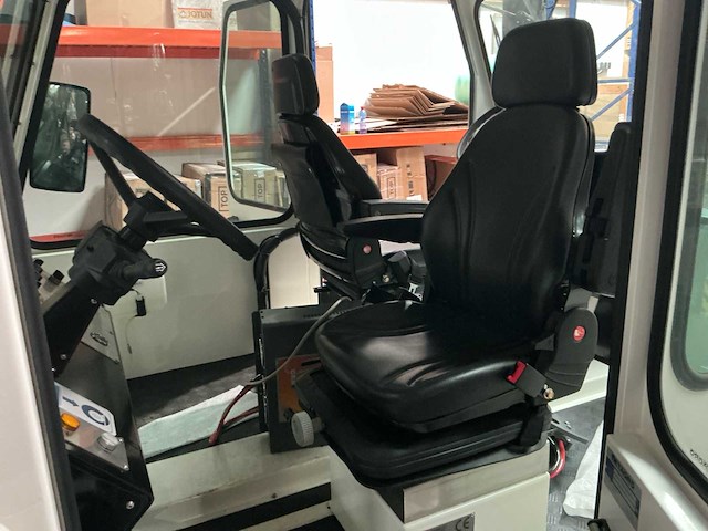 2017 avt grt rescue towing vehicle bergingsvoertuig (tugger) - afbeelding 20 van  45