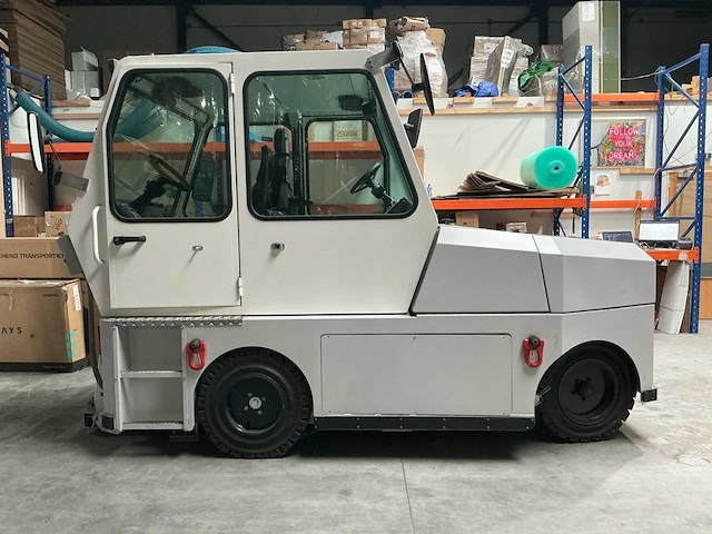 2017 avt grt rescue towing vehicle bergingsvoertuig (tugger) - afbeelding 43 van  45