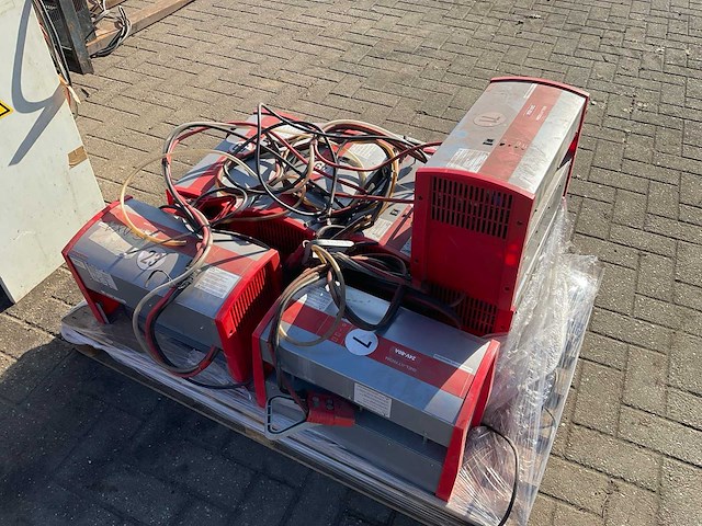 2017 belatron e230 acculader (7x) - afbeelding 1 van  7