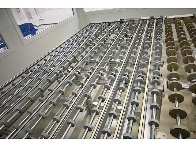 2017 benteler 2-delige aluminium glas panelen laad fifo systeem inclusief 5-delige kruiswissel systeem en rollenbaan systeem - afbeelding 8 van  33