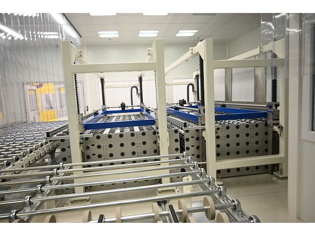 2017 benteler 2-delige aluminium glas panelen laad fifo systeem inclusief 5-delige kruiswissel systeem en rollenbaan systeem - afbeelding 1 van  33