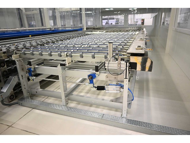 2017 benteler 2-delige aluminium glas panelen laad fifo systeem inclusief 5-delige kruiswissel systeem en rollenbaan systeem - afbeelding 17 van  33