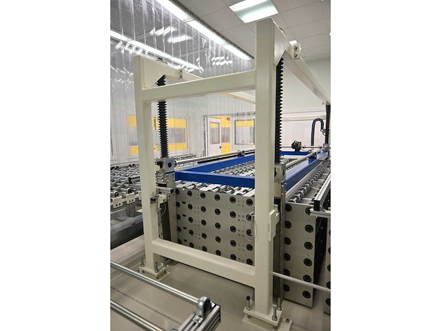 2017 benteler 2-delige glas panelen laad fifo systeem inclusief 5-delige kruiswissel systeem en rollenbaan systeem (c) - afbeelding 32 van  34