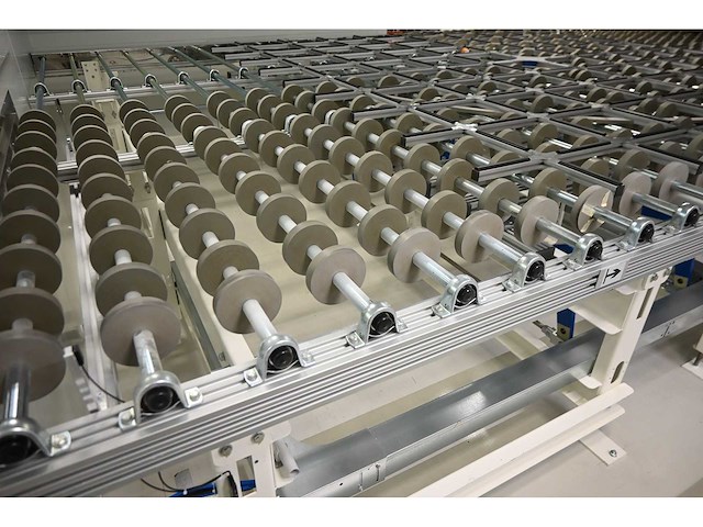 2017 benteler conveyor unloading / (turn over) crossbelt conveyor 7-delige aangedreven conveyor transportband systeem met kanteltafel en verticale zij-uitgifte (c) - afbeelding 18 van  36