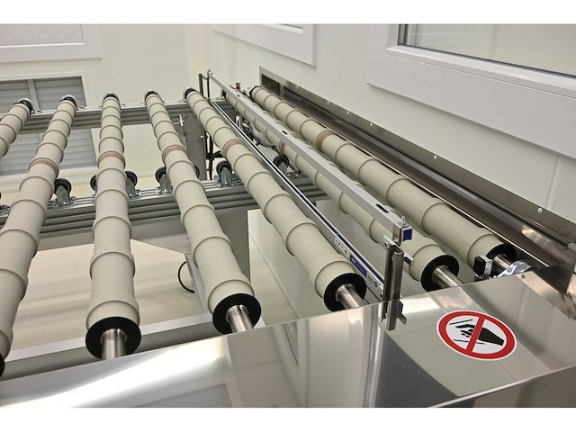 2017 benteler conveyor unloading / (turn over) crossbelt conveyor 7-delige aangedreven conveyor transportband systeem met kanteltafel en verticale zij-uitgifte (c) - afbeelding 23 van  36