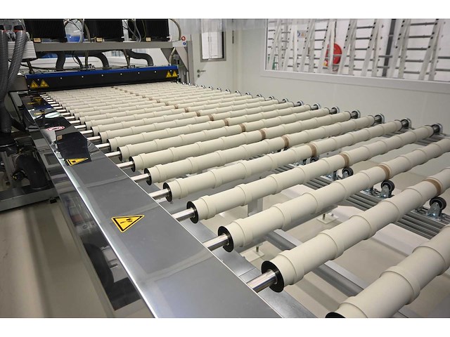 2017 benteler conveyor unloading / (turn over) crossbelt conveyor 7-delige aangedreven conveyor transportband systeem met kanteltafel en verticale zij-uitgifte (c) - afbeelding 32 van  36