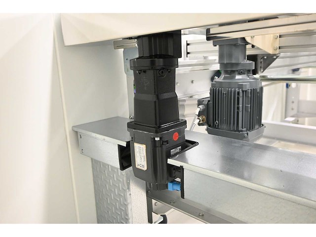 2017 benteler conveyor unloading / (turn over) crossbelt conveyor 7-delige aangedreven conveyor transportband systeem met kanteltafel en verticale zij-uitgifte (c) - afbeelding 35 van  36