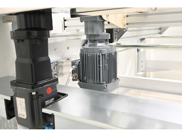 2017 benteler conveyor unloading / (turn over) crossbelt conveyor 7-delige aangedreven conveyor transportband systeem met kanteltafel en verticale zij-uitgifte (c) - afbeelding 36 van  36