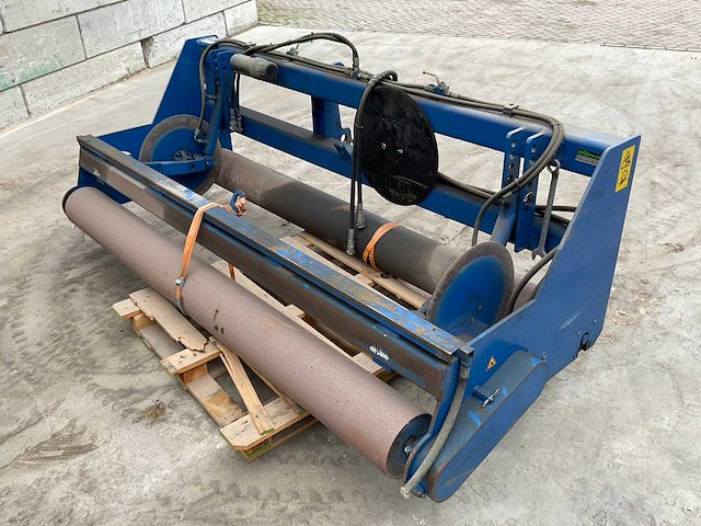 2017 blijleven kgm2000 kunstgras oprolmachine - afbeelding 1 van  13
