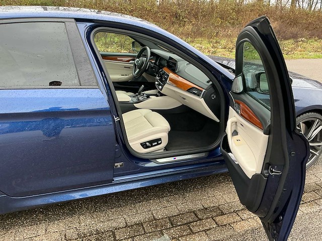 2017 bmw 5-serie m550i xd executive personenauto - afbeelding 16 van  34