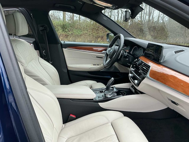 2017 bmw 5-serie m550i xd executive personenauto - afbeelding 18 van  34
