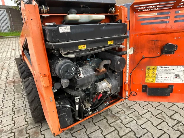 2017 bobcat s70 schranklader / mini wiellader - afbeelding 15 van  30