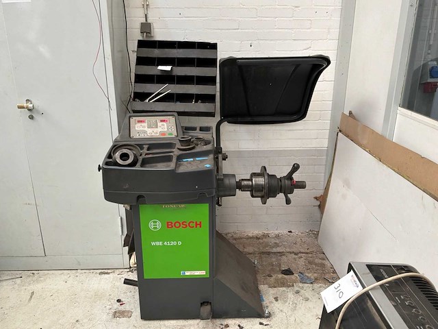 2017 bosch wbe 4120d balanceermachine - afbeelding 1 van  7