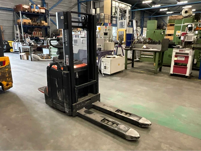 2017 bt / toyota spe160l elektrische stapelaar met platform - afbeelding 5 van  11