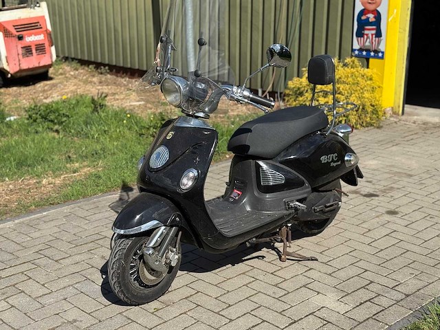2017 btc legend scooter - afbeelding 1 van  12