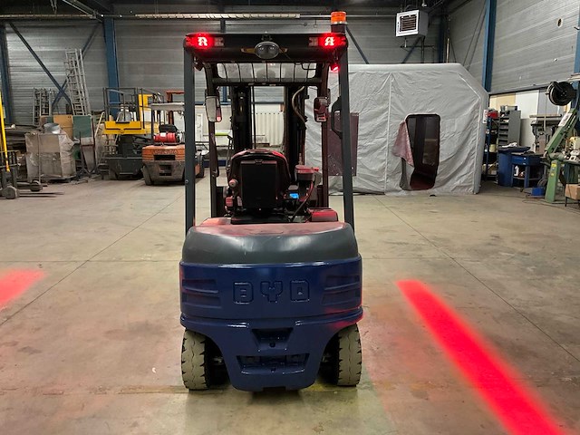 2017 byd ecb25b vorkheftruck - afbeelding 18 van  23