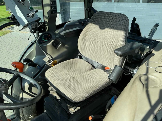 2017 case international quantum 105f smalspoortractor - afbeelding 14 van  37
