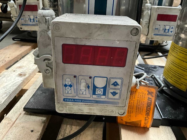 2017 dega pixie vacuüm hopper / feeder (2x) - afbeelding 3 van  5