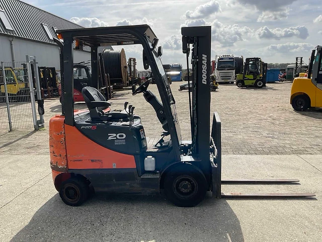 2017 doosan d20sc-5 vorkheftruck - afbeelding 26 van  30