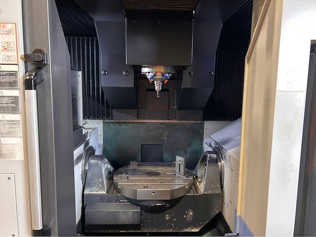 2017 doosan vc 630/5ax cnc universal machinecentrum - afbeelding 2 van  24