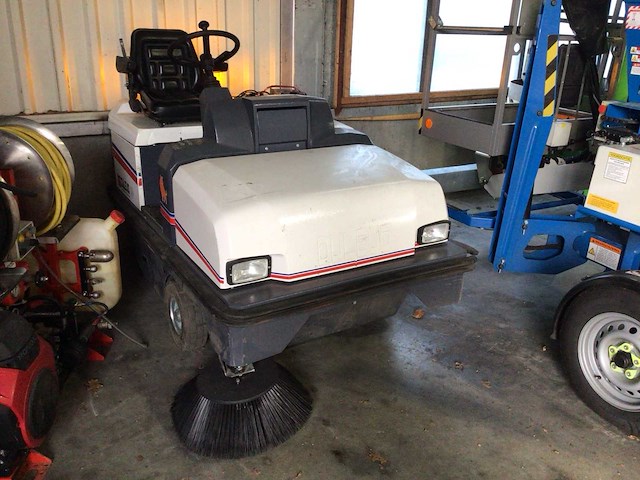 2017 dulevo 90eh zelfrijdende veegmachine - afbeelding 2 van  7