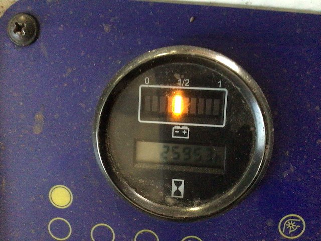 2017 dulevo 90eh zelfrijdende veegmachine - afbeelding 4 van  7