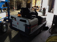 2017 dulevo 90eh zelfrijdende veegmachine - afbeelding 6 van  7