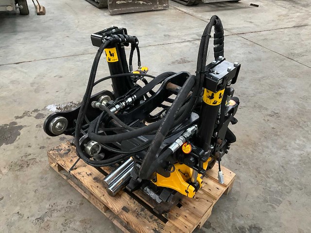 2017 engcon ec214-qs60-qs60-ss9 draaikantelstuk, “s60” - afbeelding 4 van  7