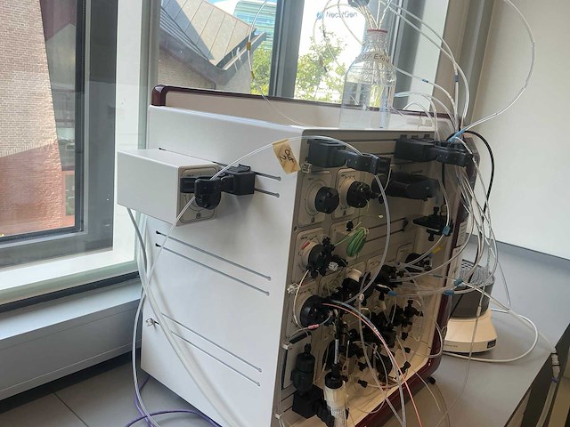 2017 ge healthcare äktapuur chromatografiesysteem met fraction coleector f9-r - afbeelding 10 van  11