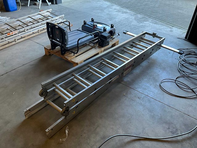 2017 geda akku liftleiter ladderlift - afbeelding 1 van  1