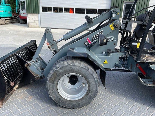 2017 giant v5003 x-tra hd 45+ shovel (c) - afbeelding 2 van  29