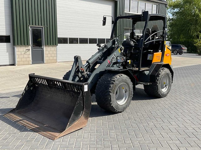 2017 giant v5003 x-tra hd 45+ shovel (c) - afbeelding 1 van  29