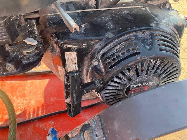 2017 husqvarna fs400lv asfaltzaagmachine / betonzaagmachine - afbeelding 10 van  11