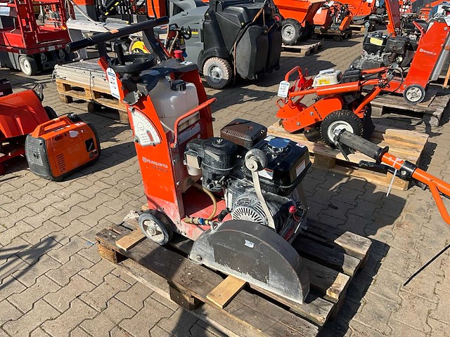2017 husqvarna fs400lv asfaltzaagmachine / betonzaagmachine - afbeelding 1 van  11