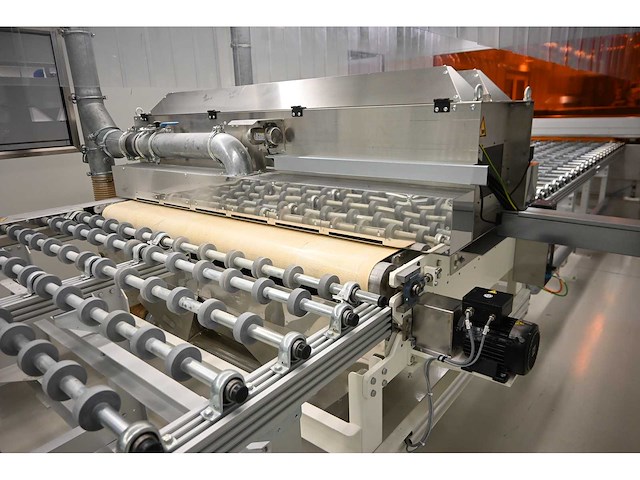 2017 ifg - eltosch grafix glas space unit met benteler aanvoer rollenbaan en uitvoer rollenbaan (c) - afbeelding 5 van  27