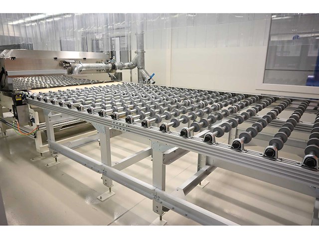 2017 ifg - eltosch grafix glas space unit met benteler aanvoer rollenbaan en uitvoer rollenbaan (c) - afbeelding 18 van  27