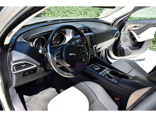 2017 jaguar f-pace 35t suv premium 3,0l v6 btw auto - afbeelding 45 van  77